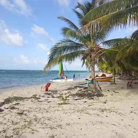 Lulu Beach Hotel Corn Island Buitenkant foto