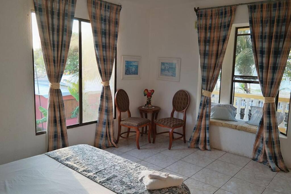Lulu Beach Hotel Corn Island Buitenkant foto