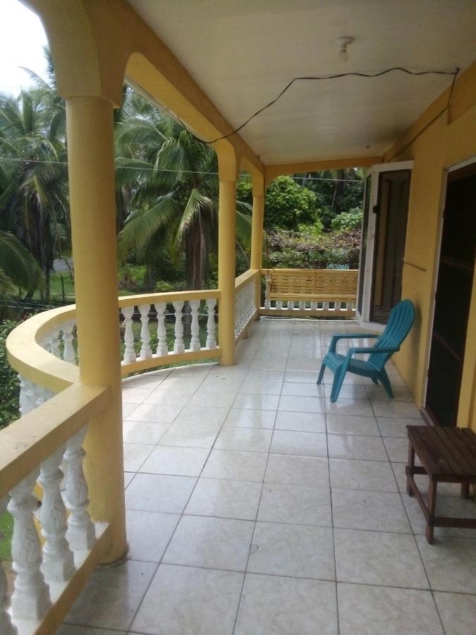 Lulu Beach Hotel Corn Island Buitenkant foto