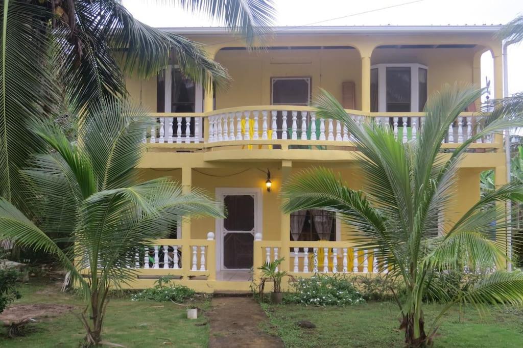 Lulu Beach Hotel Corn Island Buitenkant foto